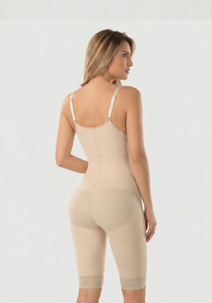 Mod. 3055 A la rodilla senos libres con broches